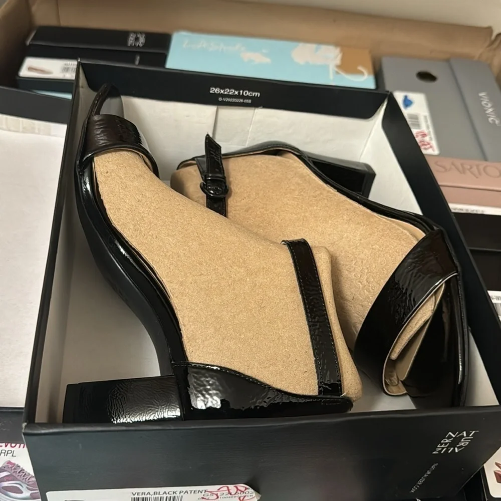 NATURALIZER Vera Ankle Strap Sandals